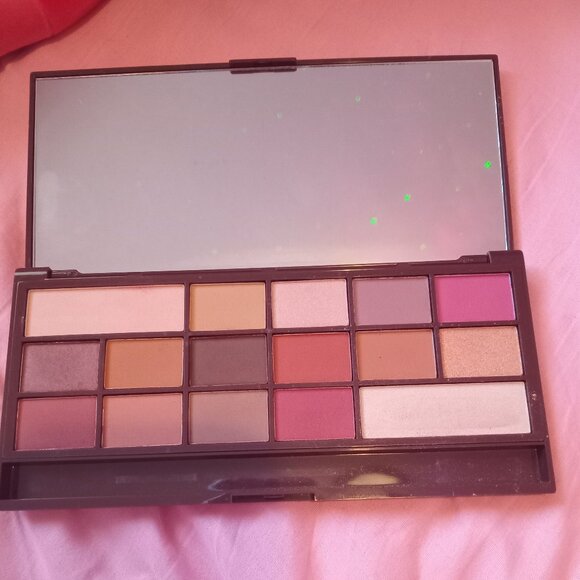 Makeup Revolution London - Chocolate Elixir Makeup Palette BNWOT - Picture 2 of 3